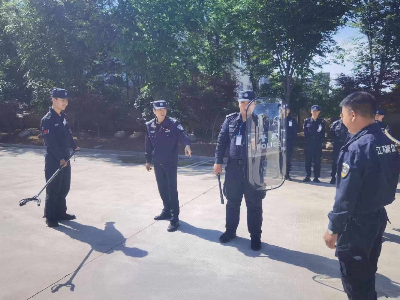 昆山保安公司保安人员在自卫时应注意的问题？